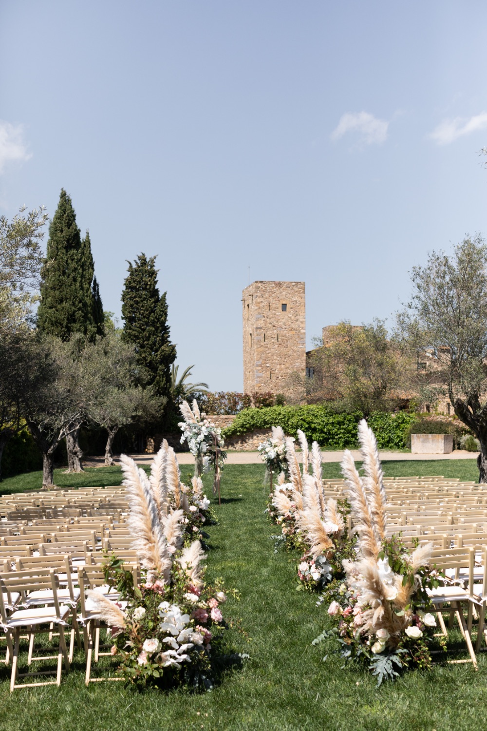 Wedding destination ceremony castle pampas jardín